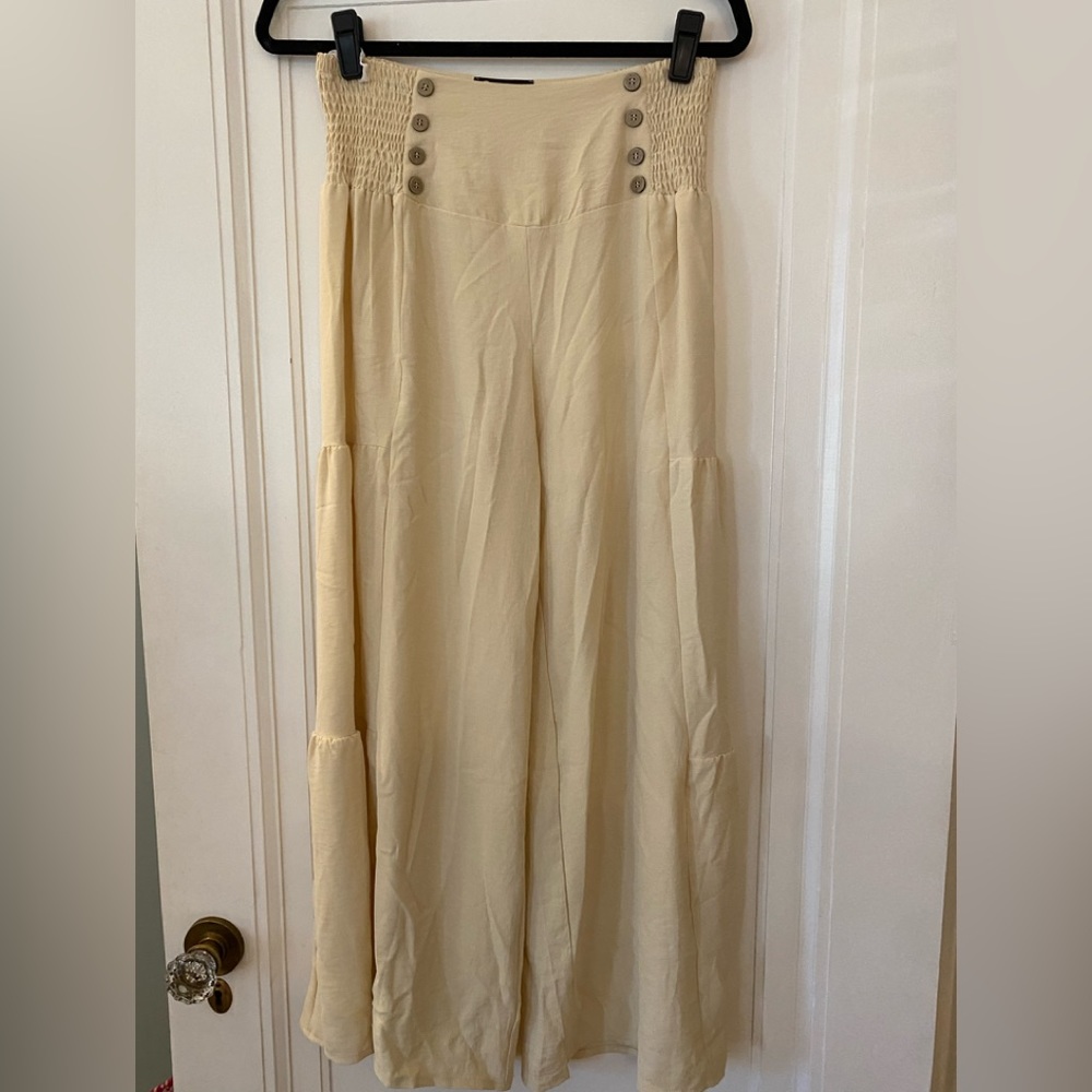 NWT pretty garden elastic waist wide leg pants. Size small.